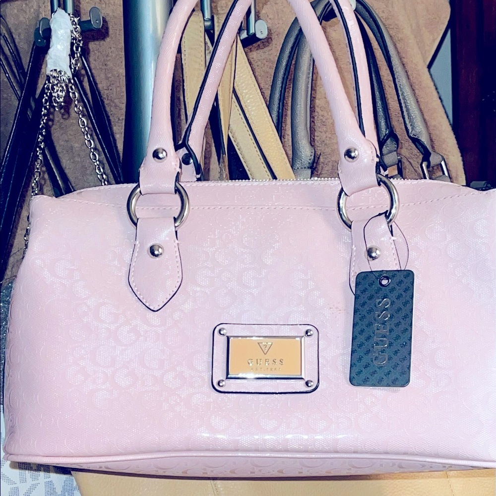 GUESS PURSE ( N.W.T )
